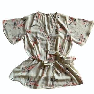 Sienna Sky woman’s floral Blouse. Size Small.